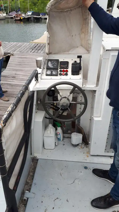 Undersökningsfartyg till salu