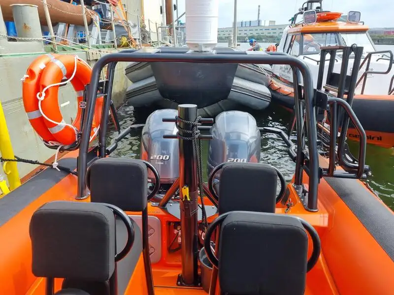 Styv uppblåsbar båt till salu