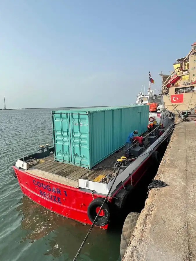 Containerskepp till salu