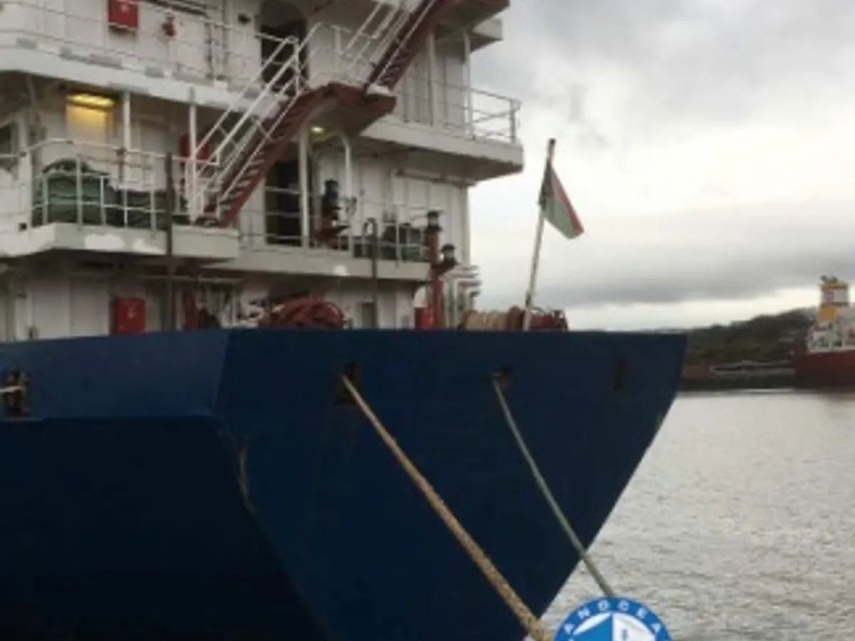 Olje-/kemikalietanker till salu