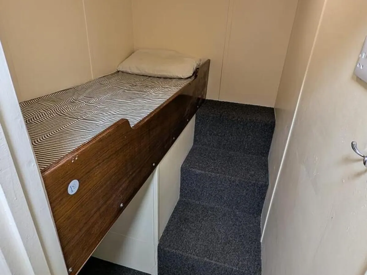 Undersökningsfartyg till salu