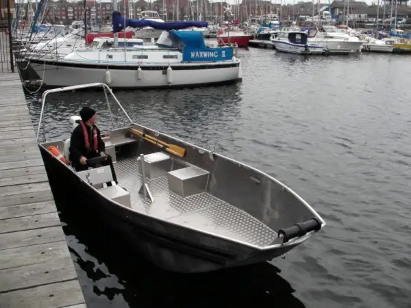 Pråm till salu