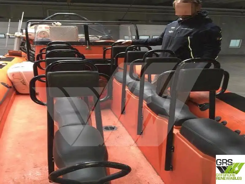 Styv uppblåsbar båt till salu