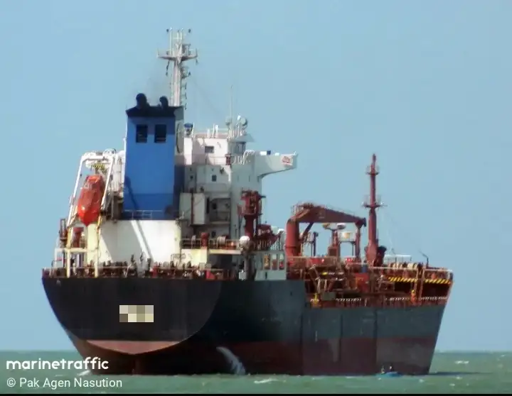 Olje-/kemikalietanker till salu