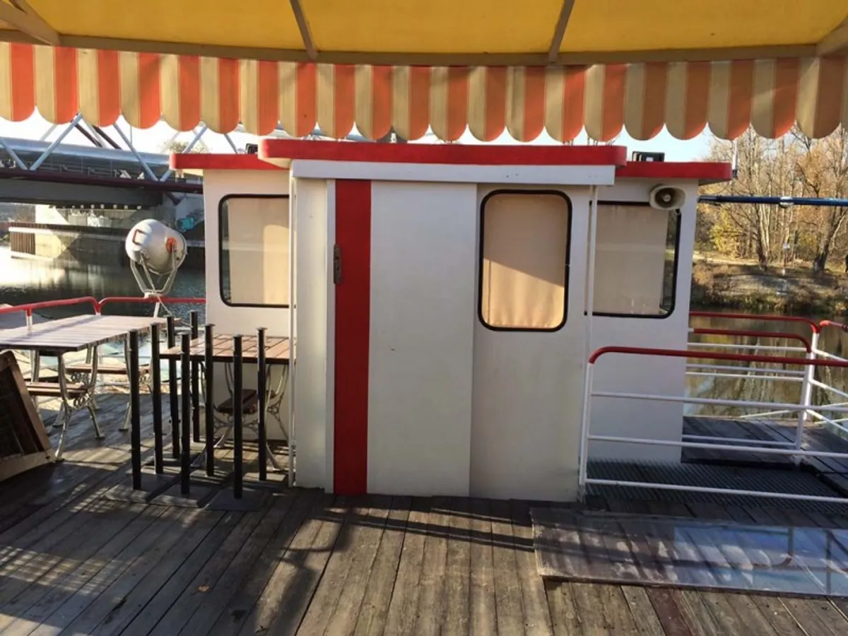 Containerskepp till salu
