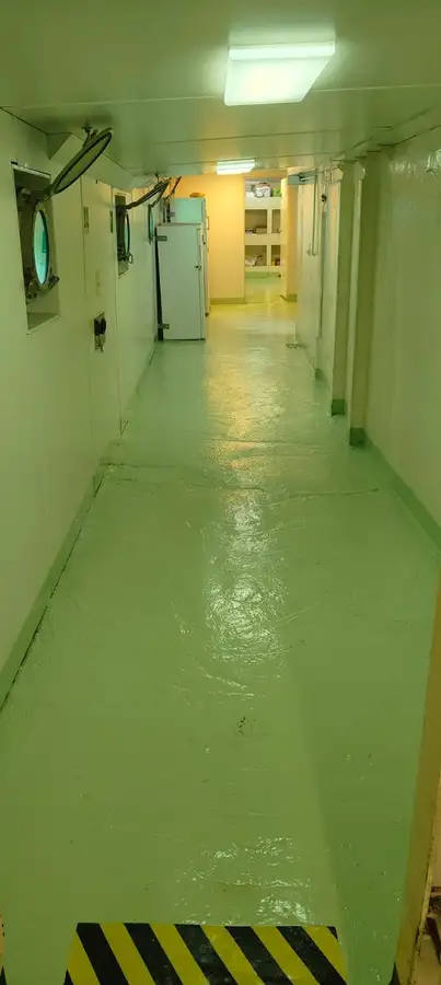 Försörjningsfartyg till salu