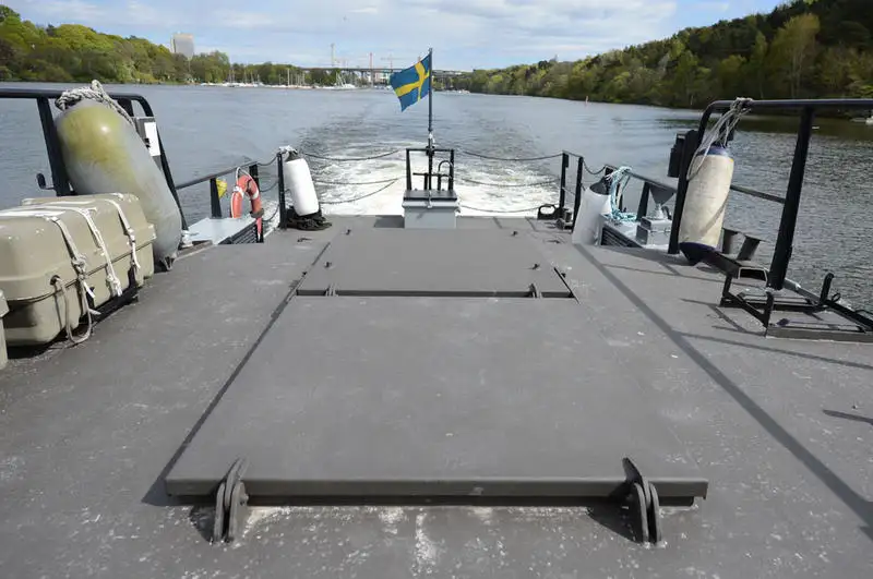 Militära fartyg till salu