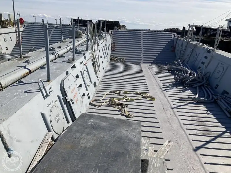 Landstigningsfartyg, tank till salu