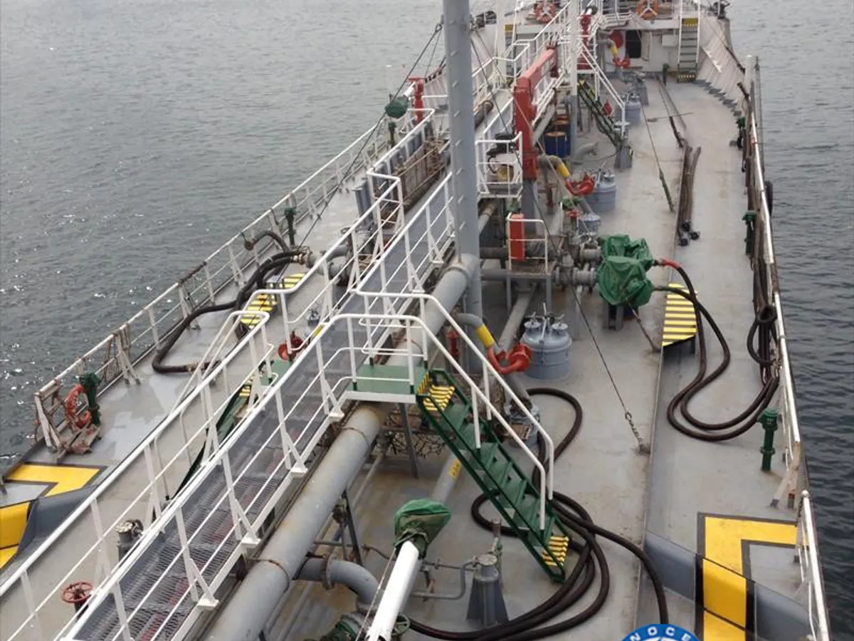 Olje-/kemikalietanker till salu