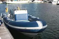 Styv uppblåsbar båt till salu