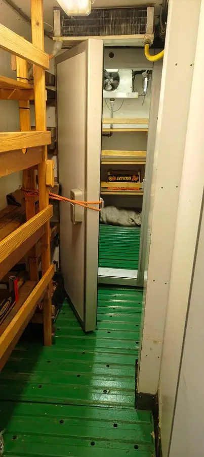 Försörjningsfartyg till salu