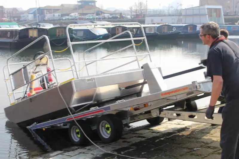 Containerskepp till salu