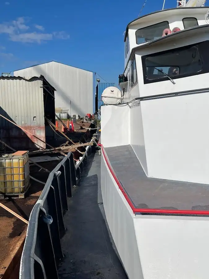 Containerskepp till salu