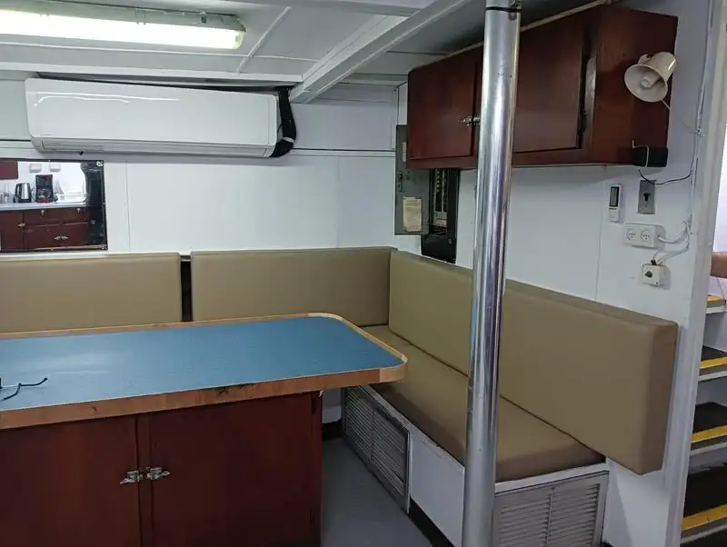 Containerskepp till salu