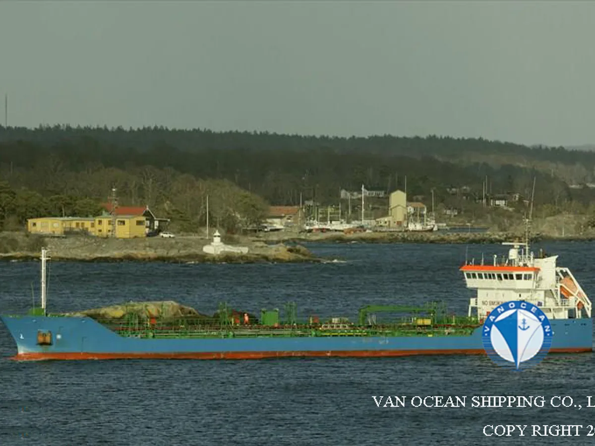 Olje-/kemikalietanker till salu