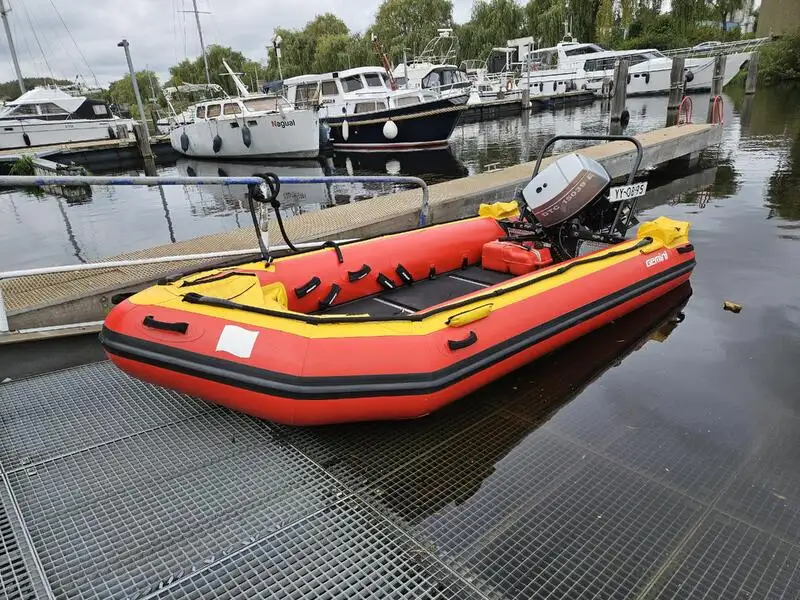 Räddningsfartyg till salu