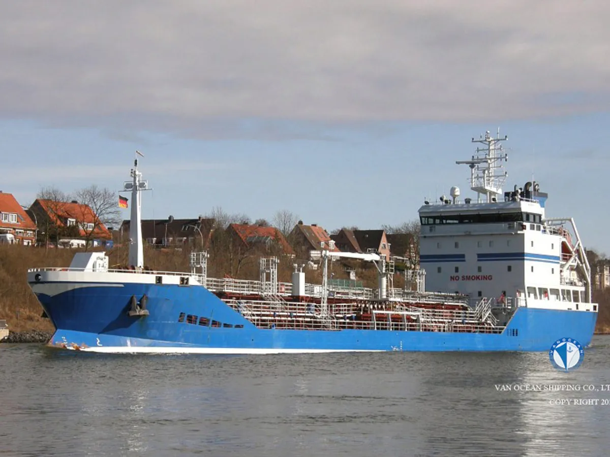 Olje-/kemikalietanker till salu