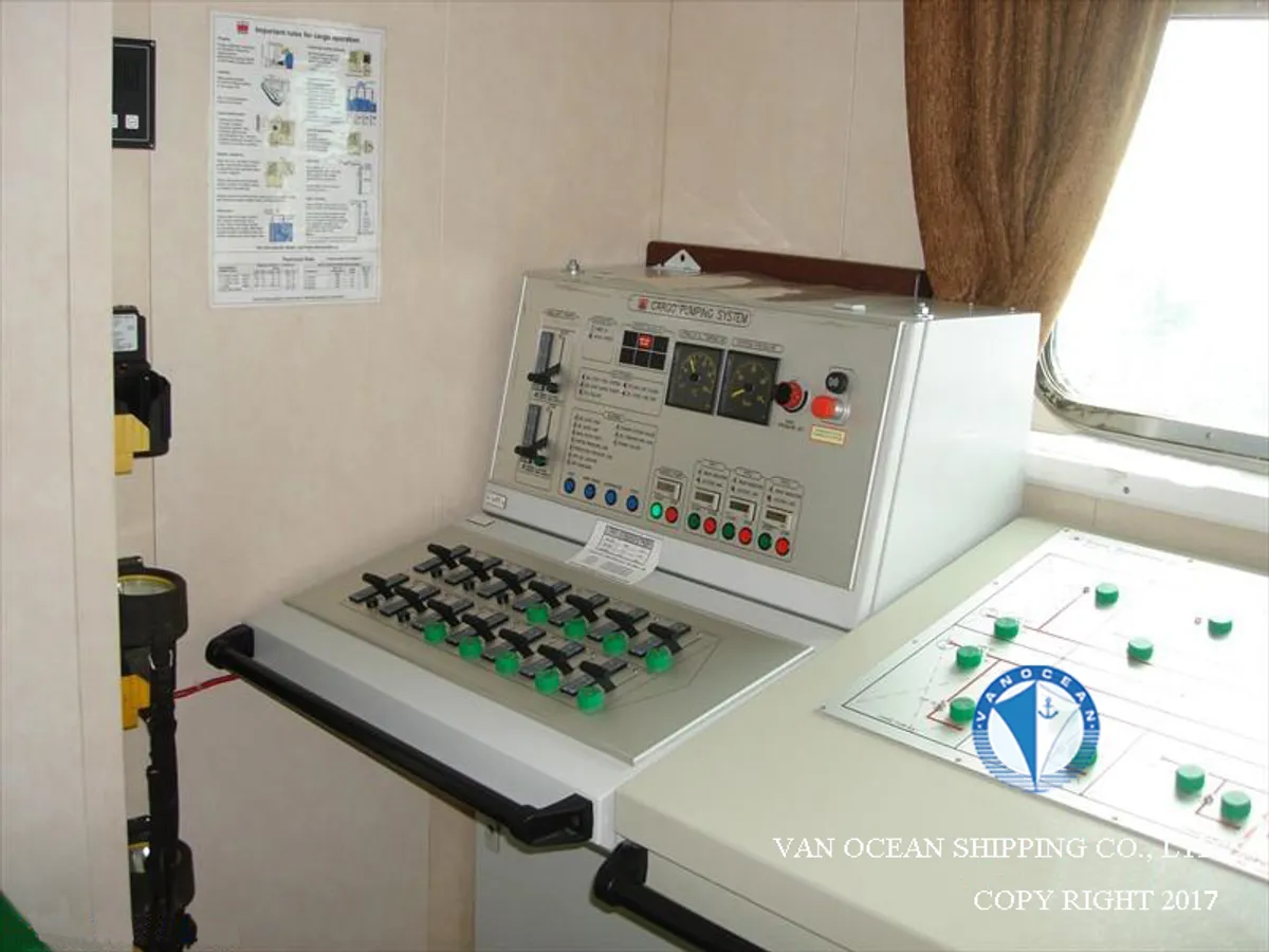 Olje-/kemikalietanker till salu