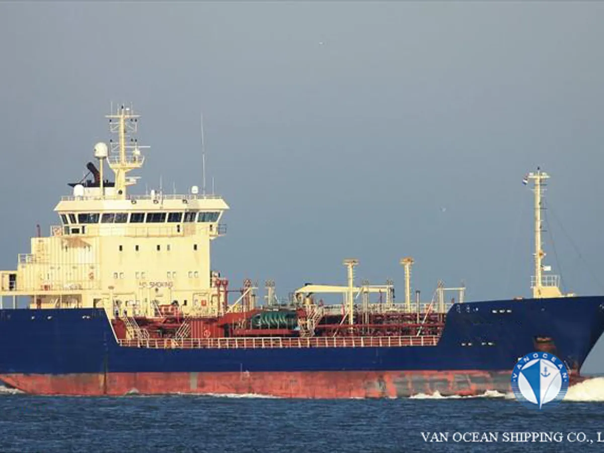 Olje-/kemikalietanker till salu
