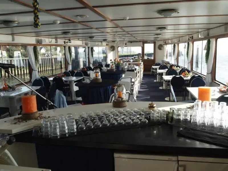 Flytande hotell till salu