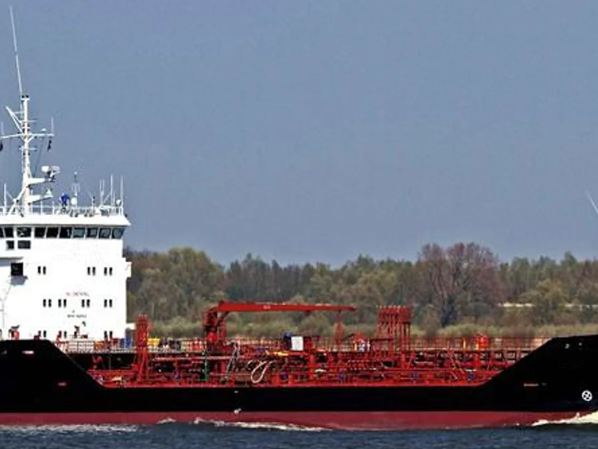 Olje-/kemikalietanker till salu
