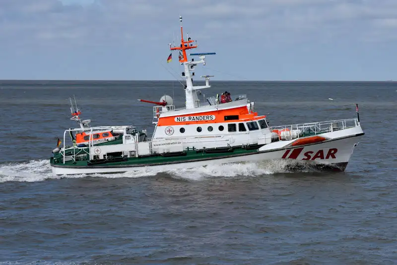 Räddningsfartyg till salu