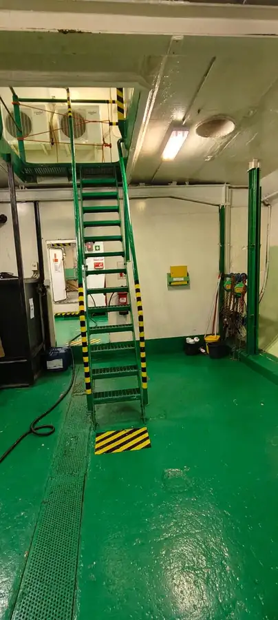 Försörjningsfartyg till salu
