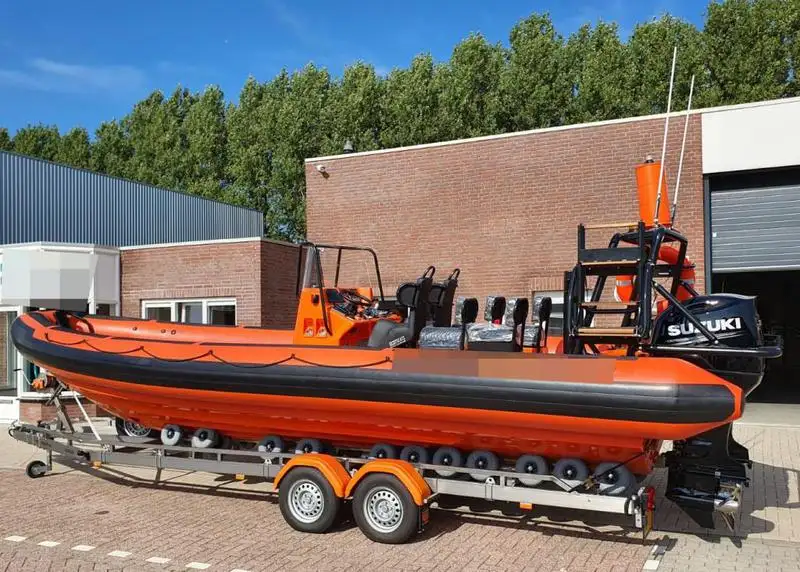 Styv uppblåsbar båt till salu