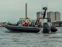 Styv uppblåsbar båt till salu