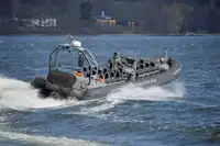 Styv uppblåsbar båt till salu