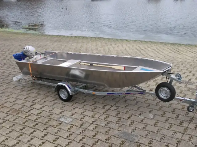 Pråm till salu