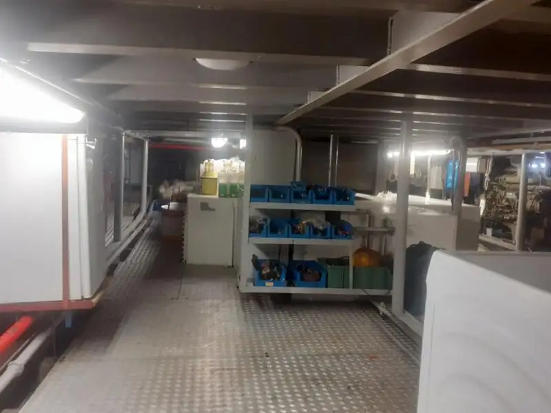 Containerskepp till salu