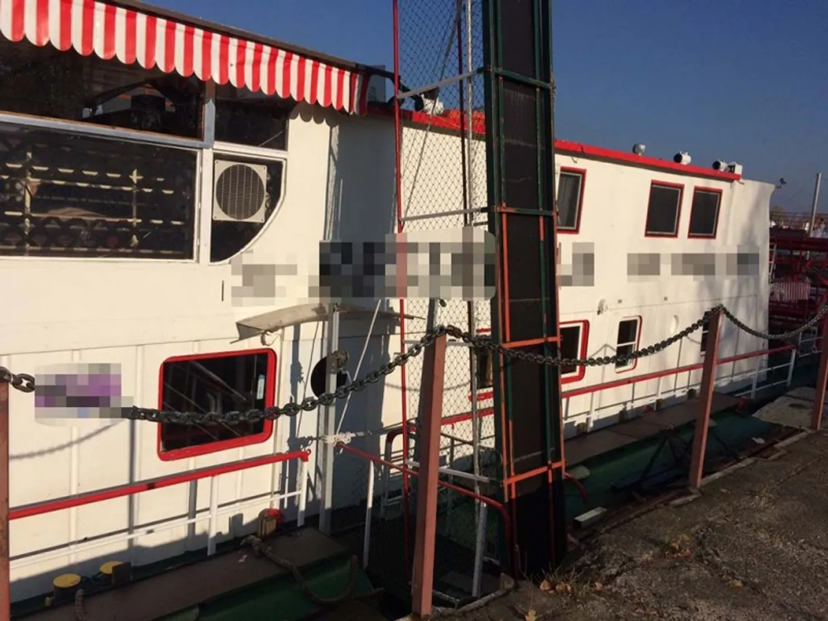 Containerskepp till salu
