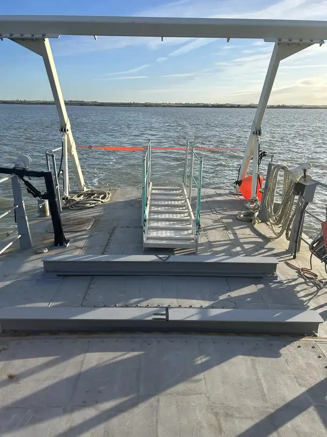 Undersökningsfartyg till salu