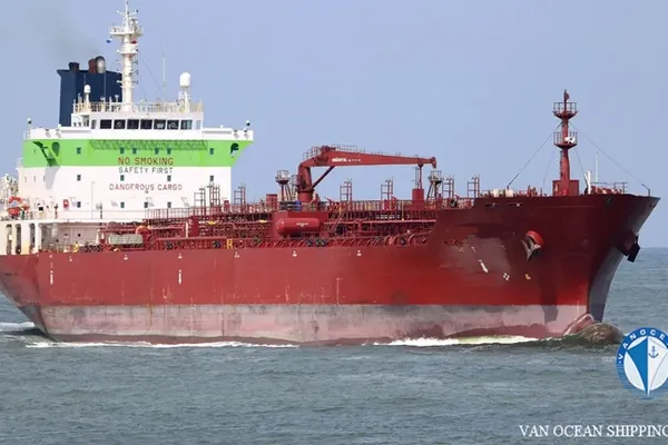 Oil/Chemical tanker for sale