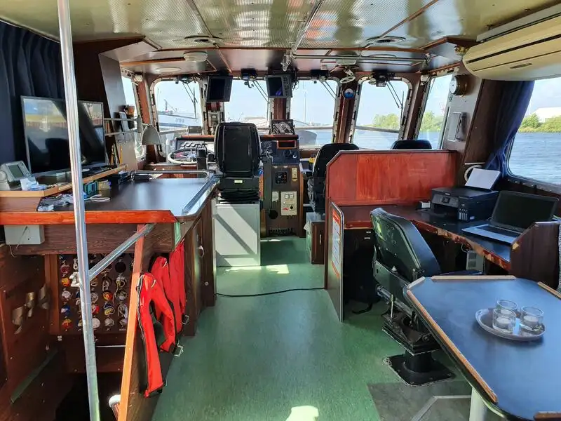 Undersökningsfartyg till salu