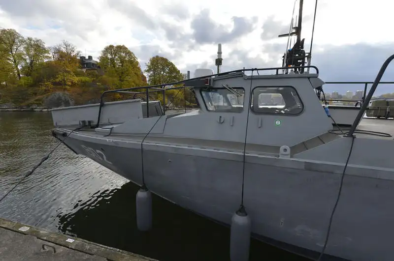Militära fartyg till salu