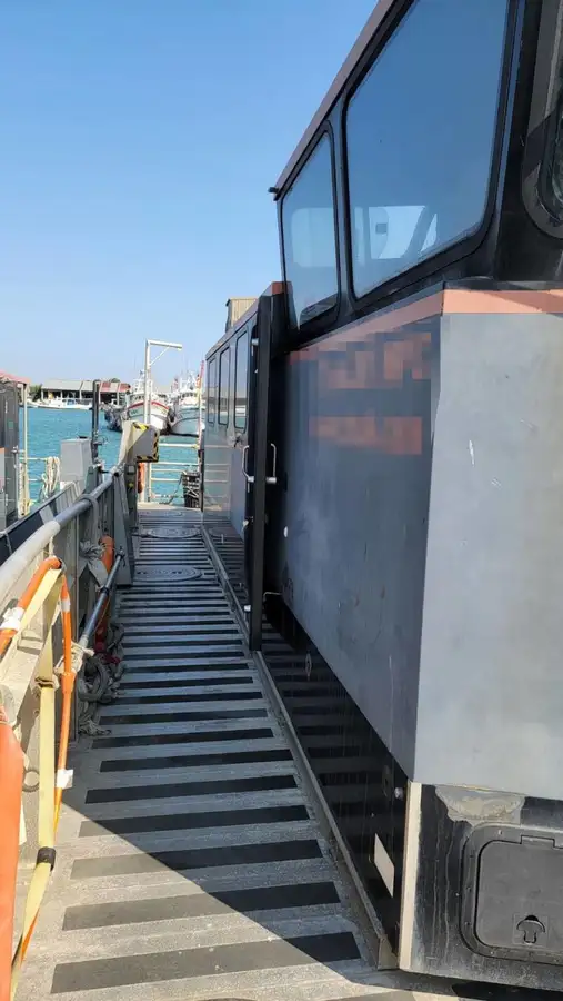 Containerskepp till salu