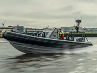 Styv uppblåsbar båt till salu