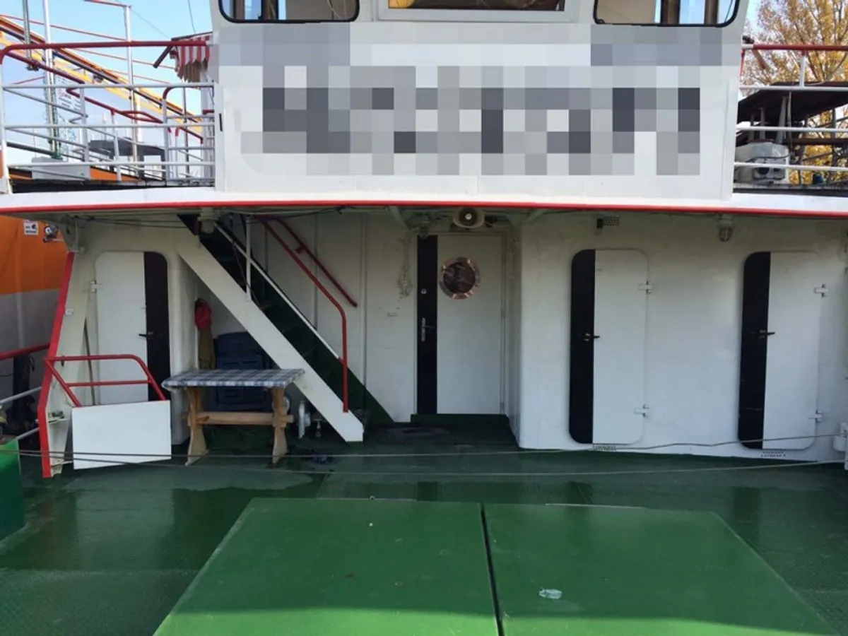 Containerskepp till salu