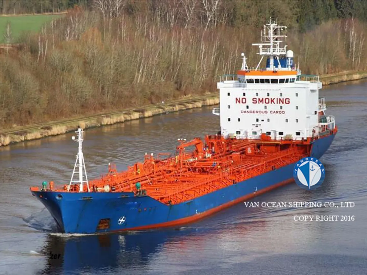 Olje-/kemikalietanker till salu