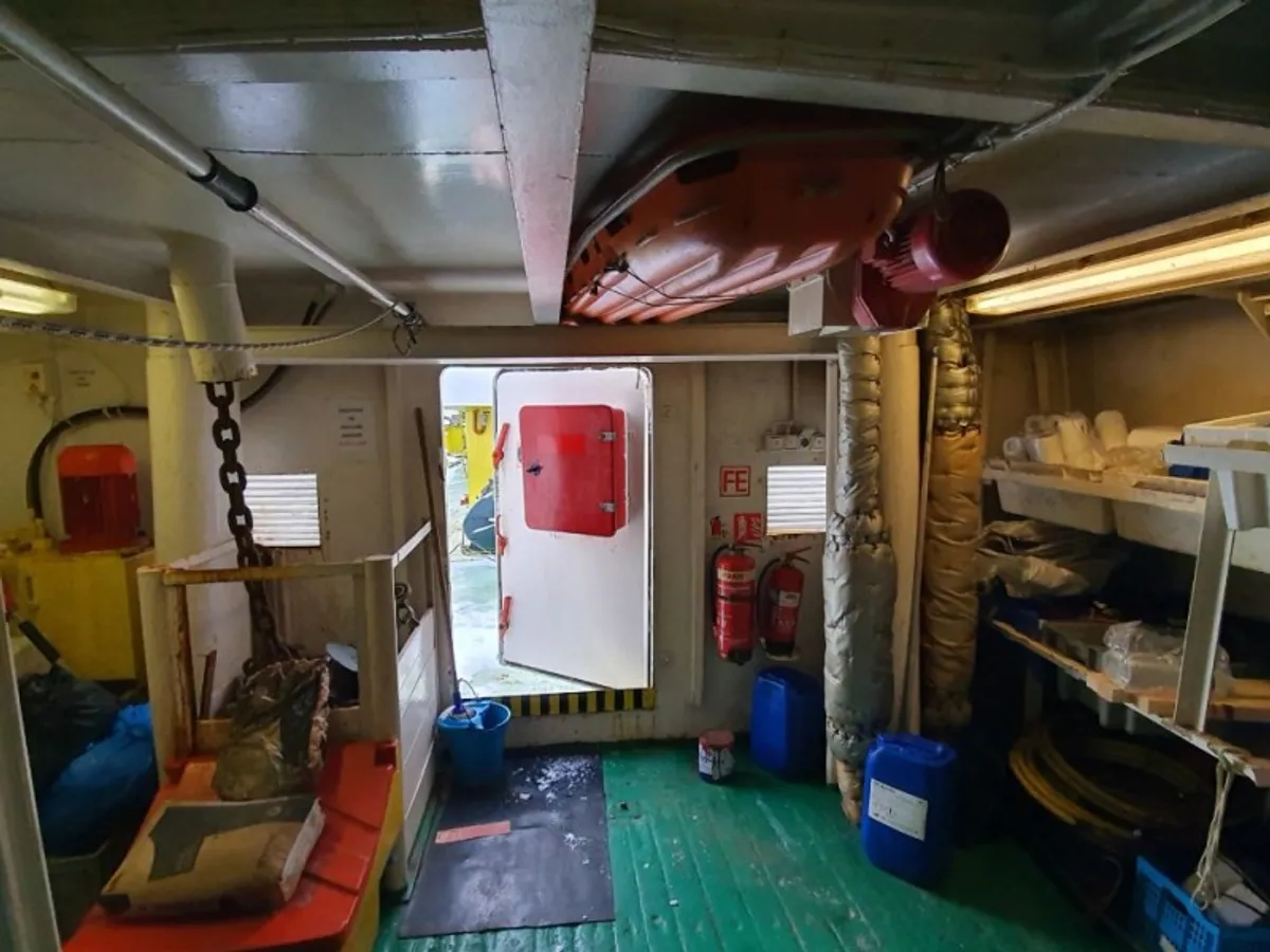 Försörjningsfartyg till salu