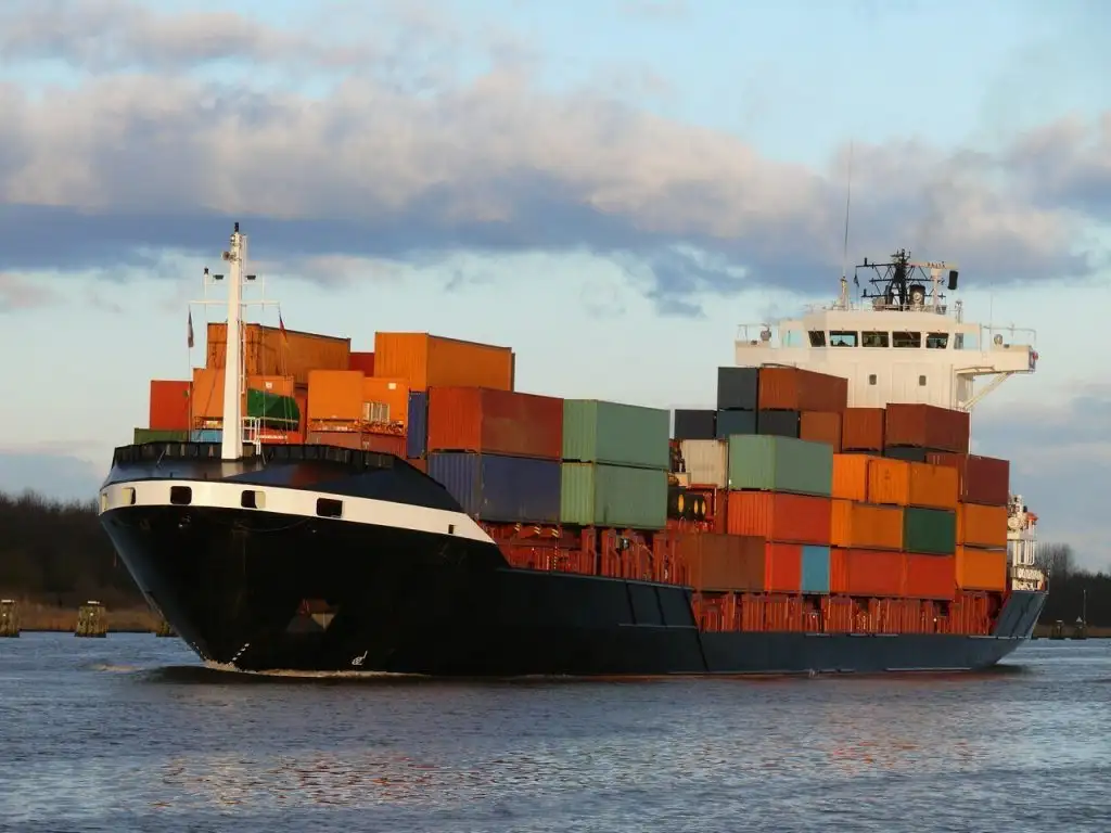 Containerskepp till salu