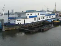 Pråm till salu