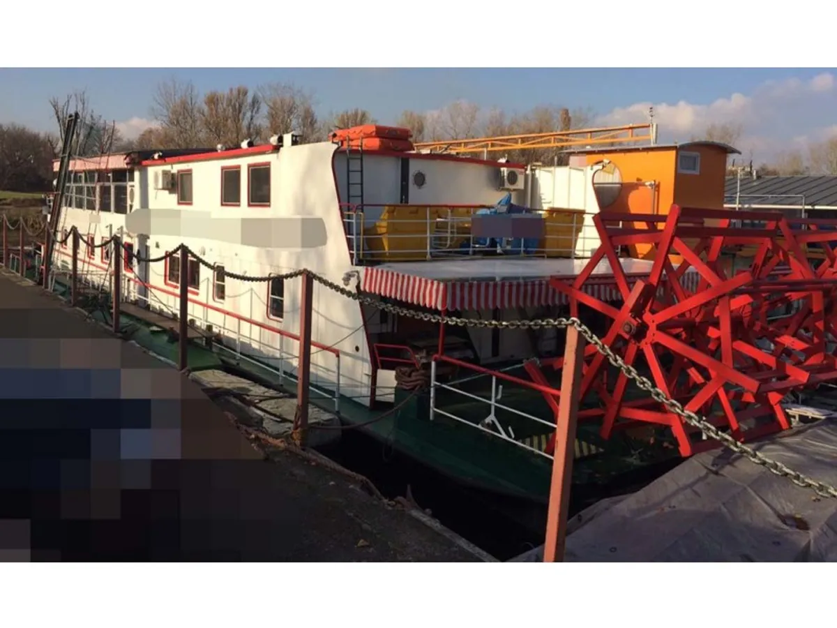 Containerskepp till salu