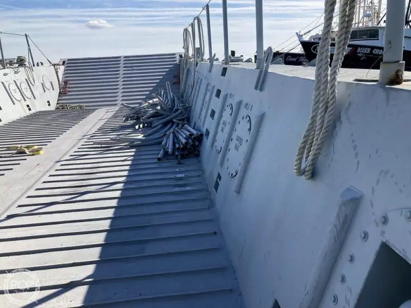 Landstigningsfartyg, tank till salu