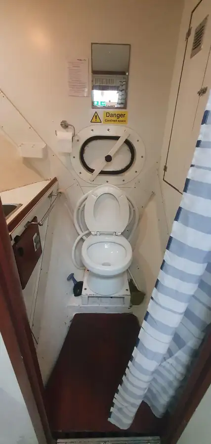 Containerskepp till salu