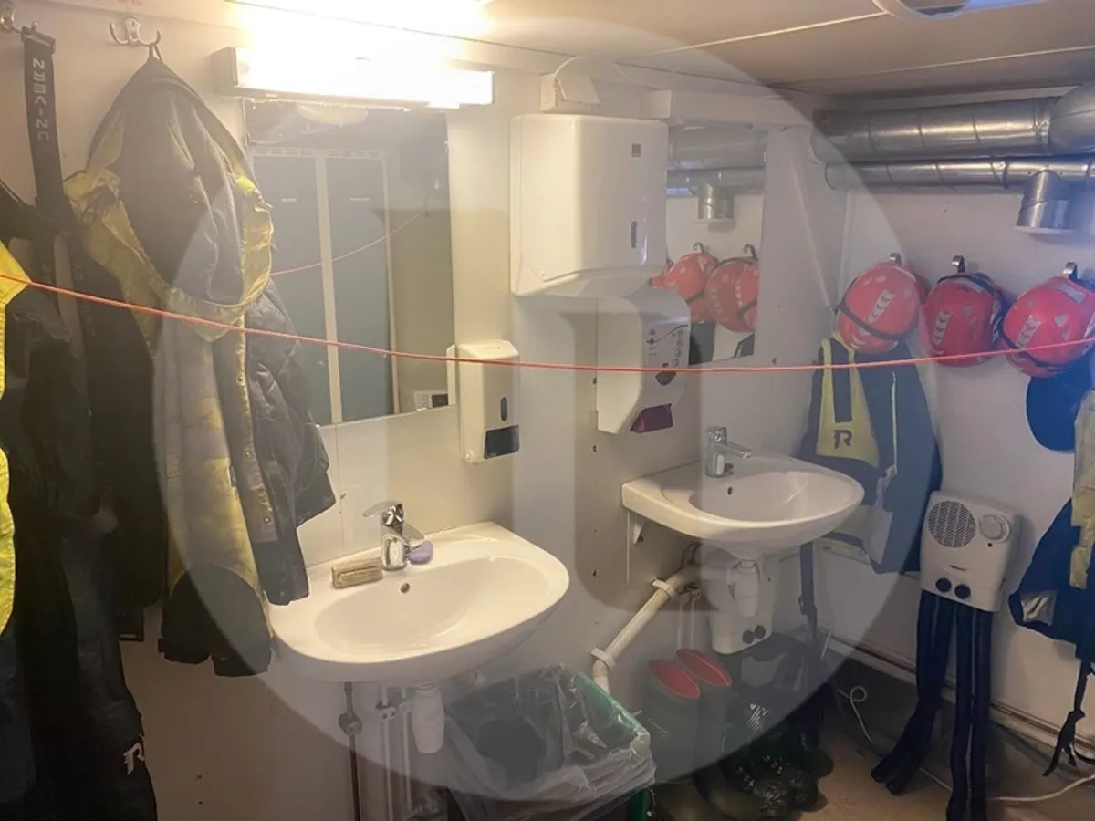 Undersökningsfartyg till salu