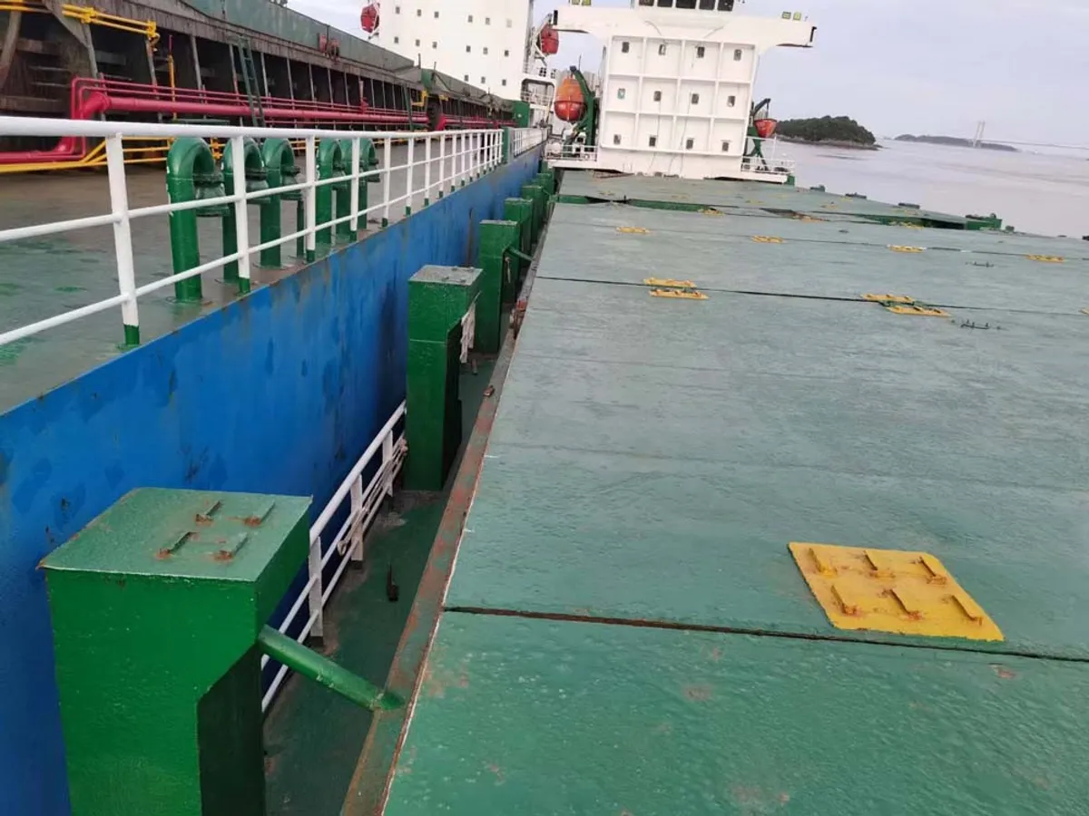 Containerskepp till salu
