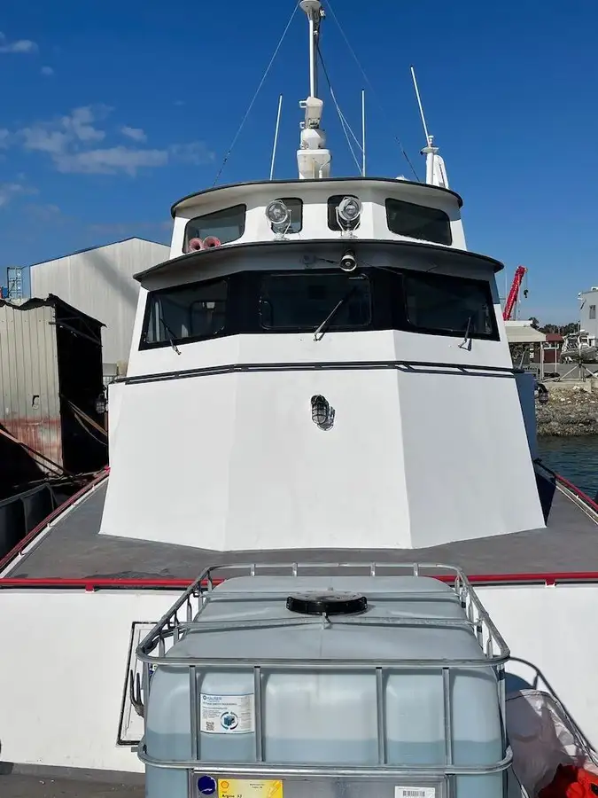 Containerskepp till salu